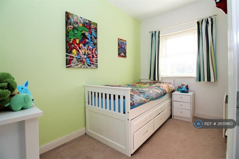4 bedroom house in Park Cliff Road, Greenhithe, DA9 (4 bed) (#2651960)