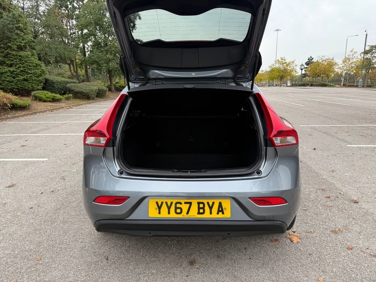 2017 Volvo V40 D2 [120] Inscription 5dr HATCHBACK Diesel Manual