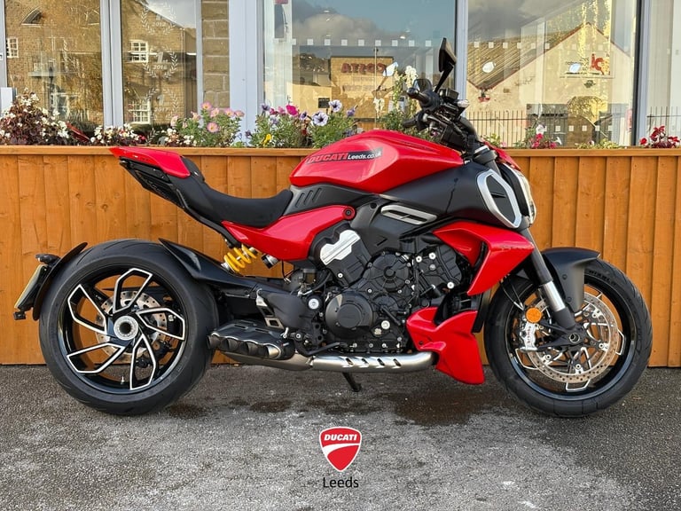 2025 Ducati Diavel V4 with full akro exhaust system