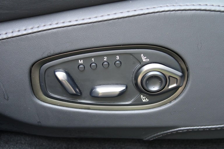 2021 Aston Martin DBX V8 550 5dr Touchtronic HATCHBACK PETROL Automatic