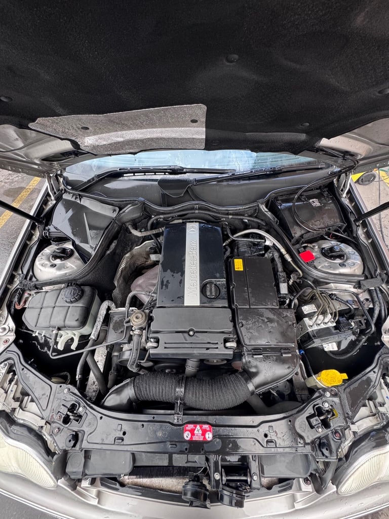 2003 MERCEDES-BENZ C CLASS C180K Avantgarde SE 4dr AUTO PETROL SILVER SALOON VGC