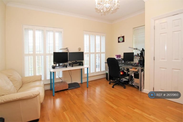 4 bedroom house in Park Cliff Road, Greenhithe, DA9 (4 bed) (#2651960)