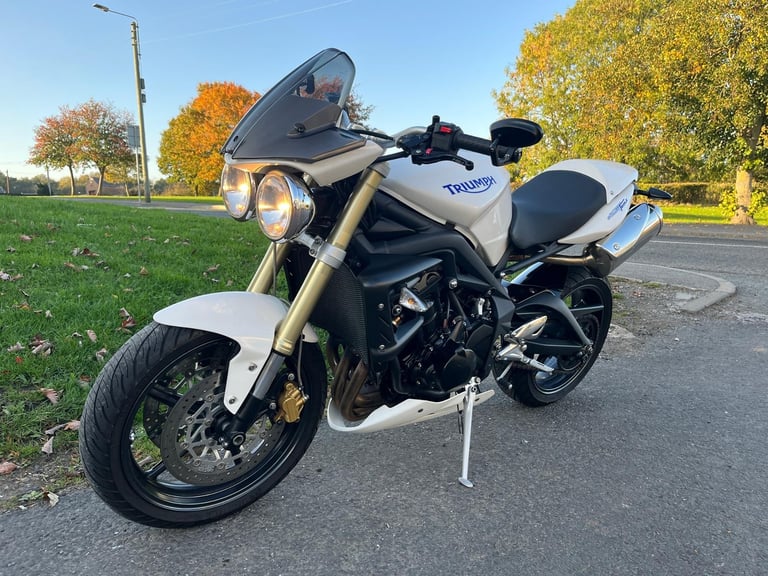 TRIUMPH STREET TRIPLE 675, 2010(10), 10,825 MILES, FSH, EXTRAS, SUPERB, £3695