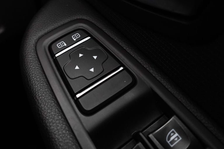 2017 Renault Clio 1.2 16V Dynamique Nav Hatchback 5dr Petrol Manual Euro 6 (75 ps) Hatchback Petr...