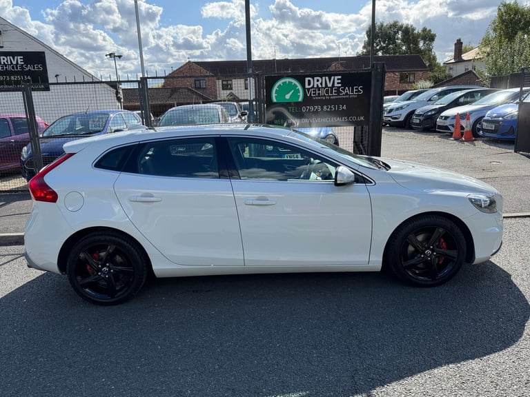 2015 Volvo V40 T2 R DESIGN 5dr ULEZ HATCHBACK Petrol Manual