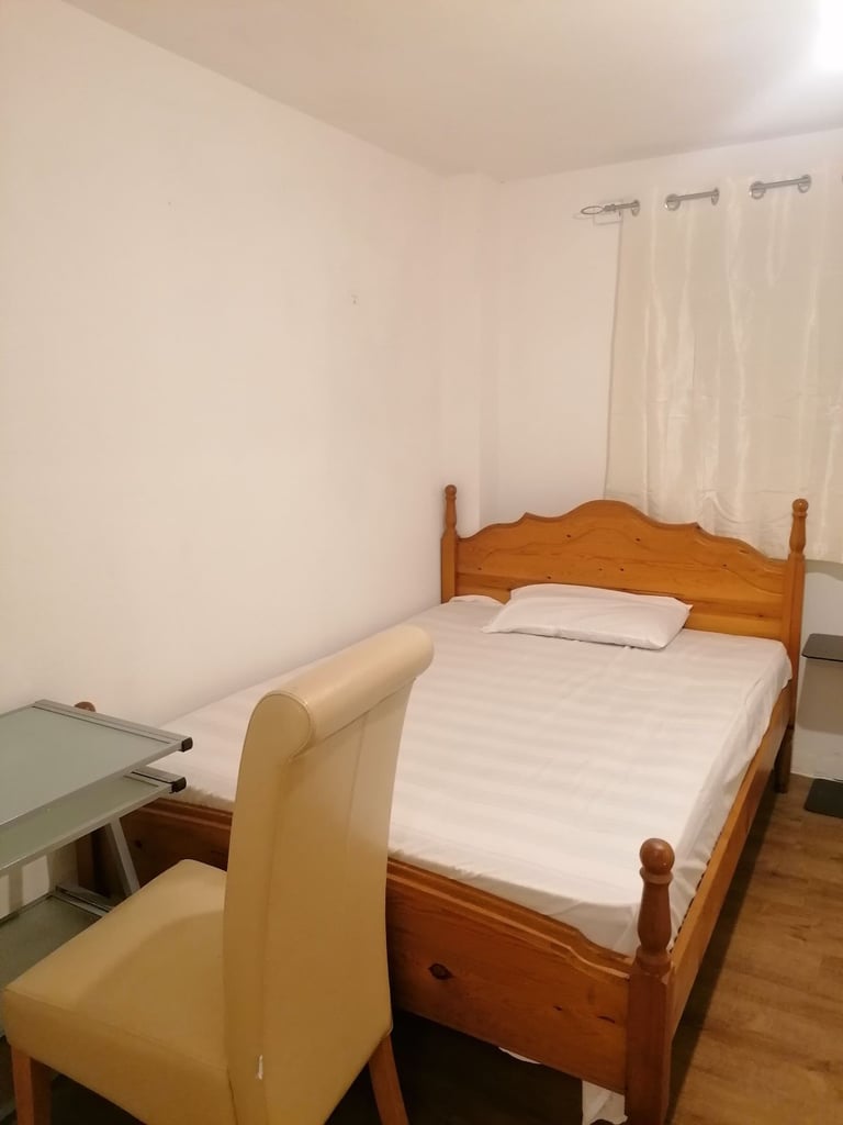 Room Near Heriot Watt/Napier Uni/Shopping Centre in great FLAT (HMO LICENCED)
