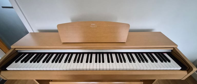 Yamaha Arius YDP-141 Electric Digital Piano