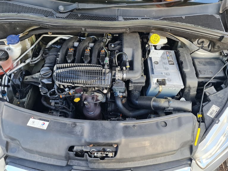 Peugeot, 208, Hatchback, 2015, Manual, 999 (cc),5 doors - Image 5