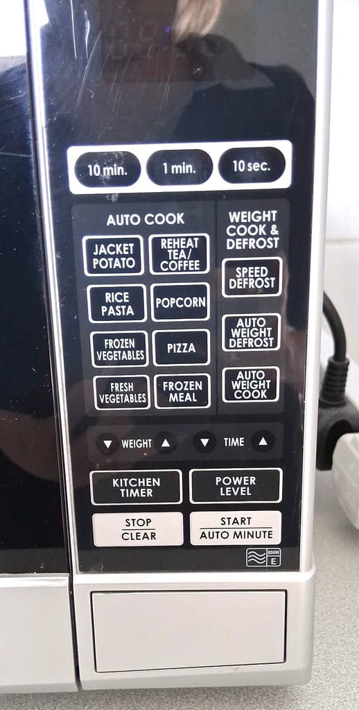 SHARP MICROWAVE SILVER 800E WORKING PERFECTLY