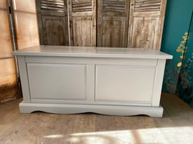 Large pine trunk in shabby chic style – local delivery