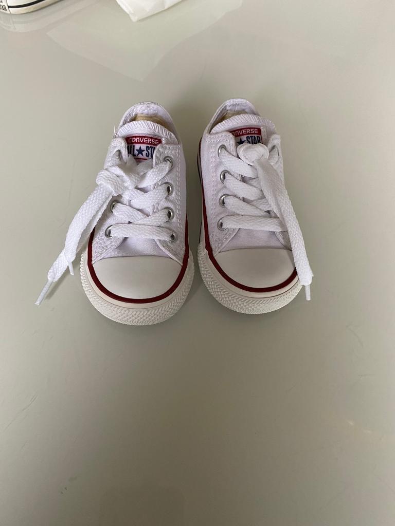 BRAND NEW Converse unisex trainers - white and infant size 5.