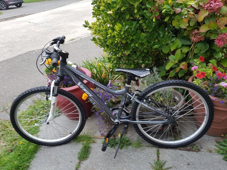 GIRLS 24" WHEEL FRONT SUSPENSION BIKE IN GOOD WORKING ORDER AGE 8+