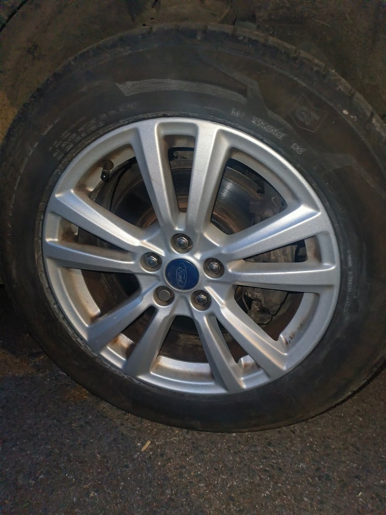 Ford Kuga 17" Alloys x 4. Comes with newly fitted tyres.  235/55/17