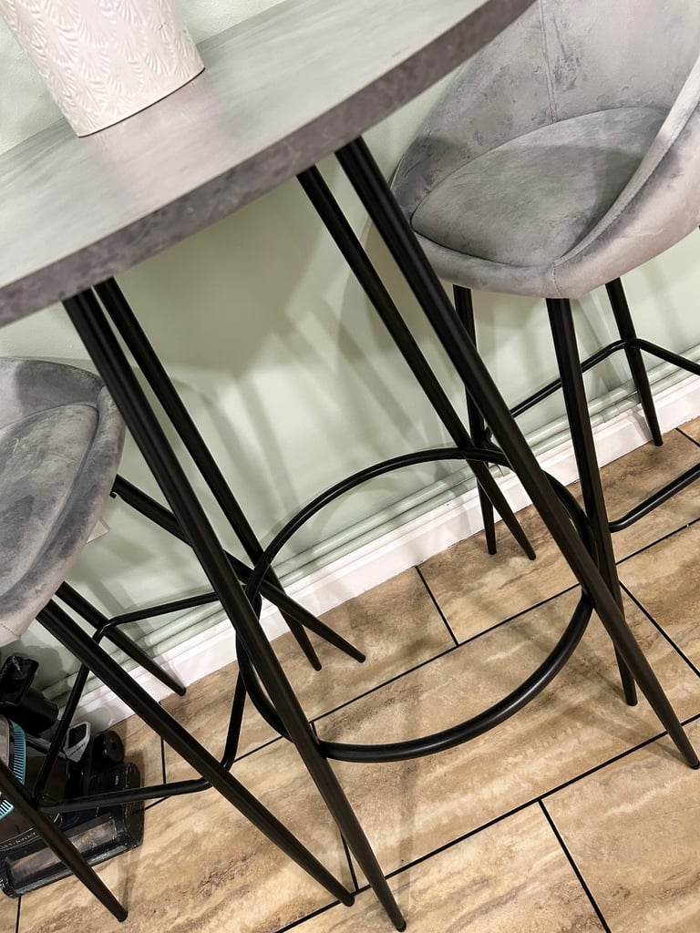 High Bar Table and 2 Stool Set