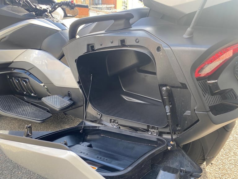 Can-Am Spyder RT Limited — Hyper Silver 2023 reg