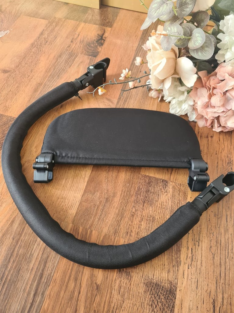 Universal foot rest & bumper bar for babyzen yoyo