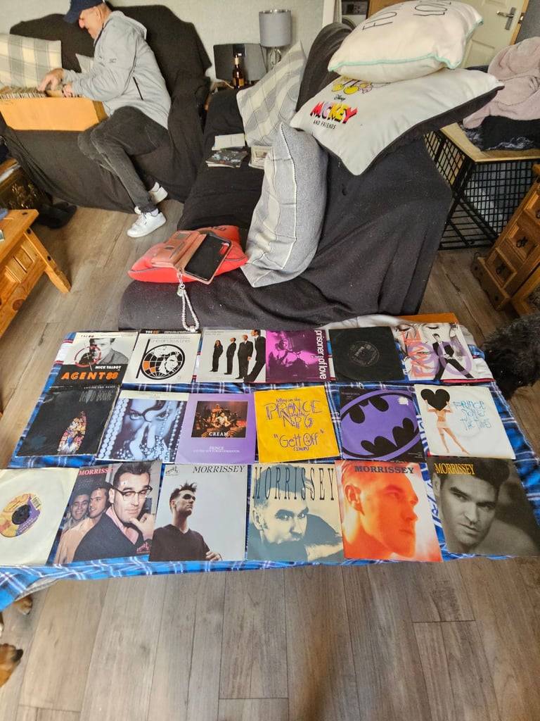 Box 80s and indie singles 