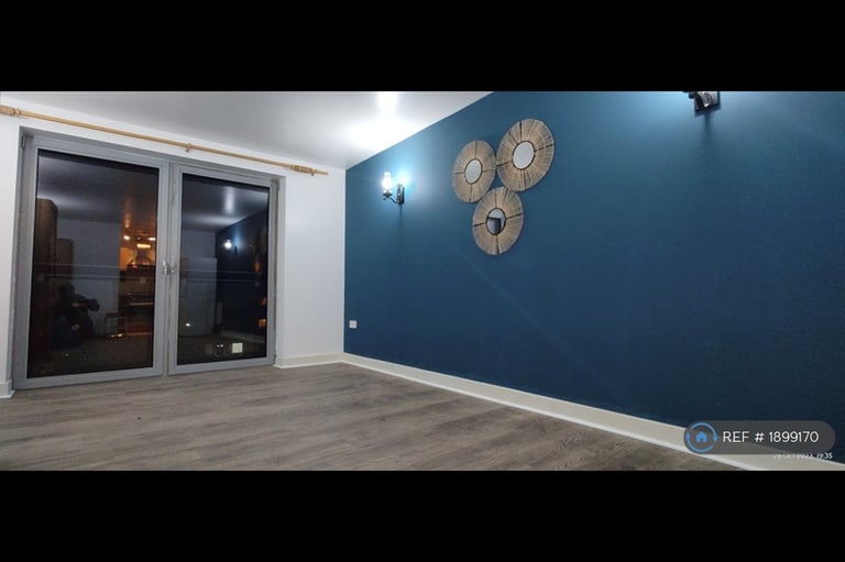 2 bedroom flat in Tideslea Path, London, SE28 (2 bed) (#1899170)