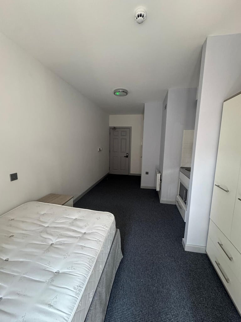 Seperate & Spacious Studio for Rent – CV1 3EG