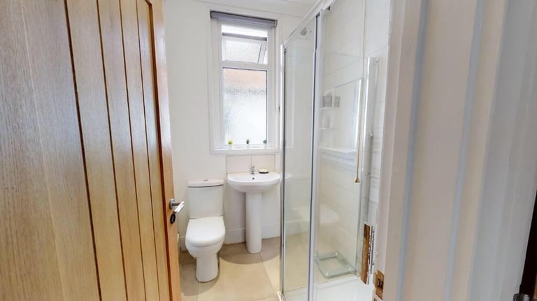 Spacious Private Room 🍁 Fully Furnished ✨ Ready to Rent