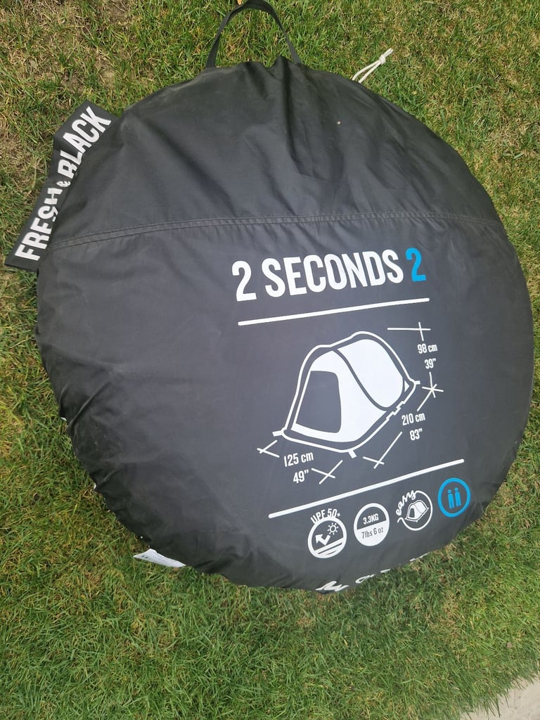 Quechua 2 Seconds easy  2 fresh and black out Pop-Up Festival Tent