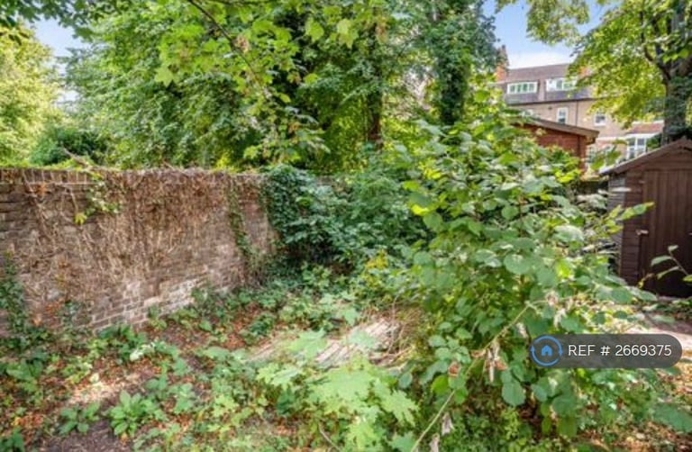 Studio flat in York Road, Guildford, GU1 (#2669375)