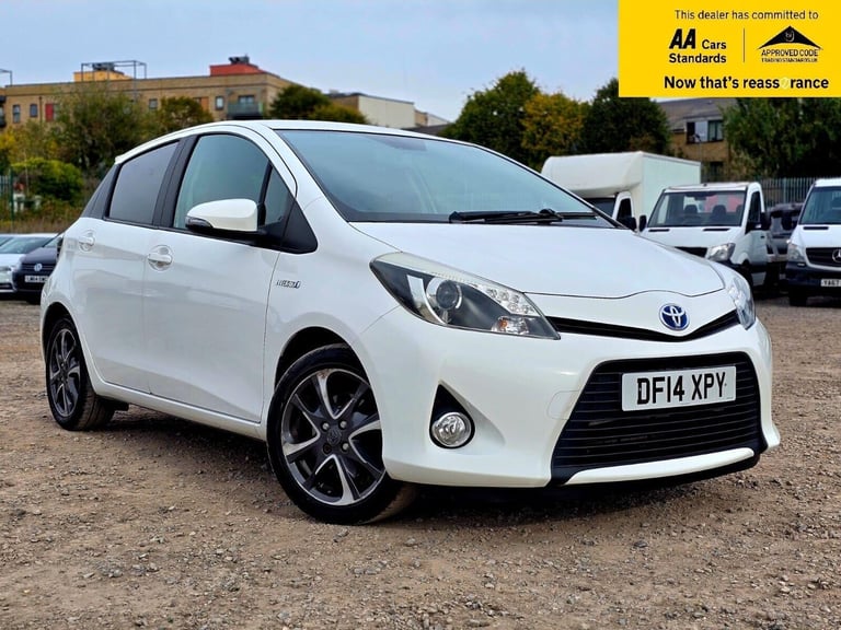 image for 2014 Toyota Yaris 1.5 VVT-h Trend Hatchback 5dr Petrol Hybrid CVT Euro 5 (101 ps) Hatchback Hybri...
