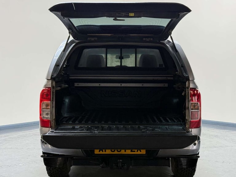 2018 Nissan Navara 2.3 dCi Off-Roader AT32 Auto 4WD Euro 6 4dr Pickup Diesel Automatic