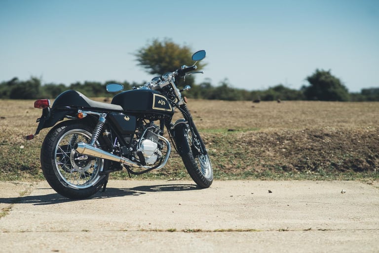 AJS cadwell 125cc retro 125 motorcycle learner modern classic cafe racer