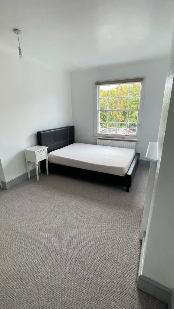 Three ensuite rooms to rent in WR1