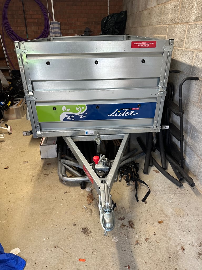 Trailer with high sides and soft cover 