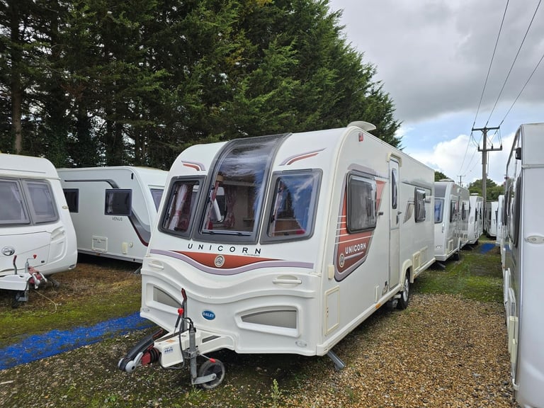 2014 Bailey Unicorn Cadiz Fixed Single Beds End Washroom Caravan Motor Mover