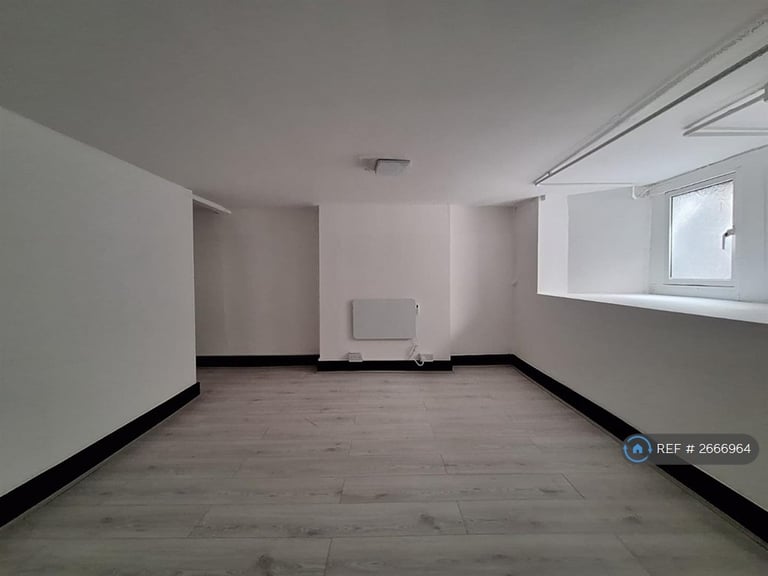 3 bedroom flat in St. Lukes Road, Maidstone, ME14 (3 bed) (#2666964)