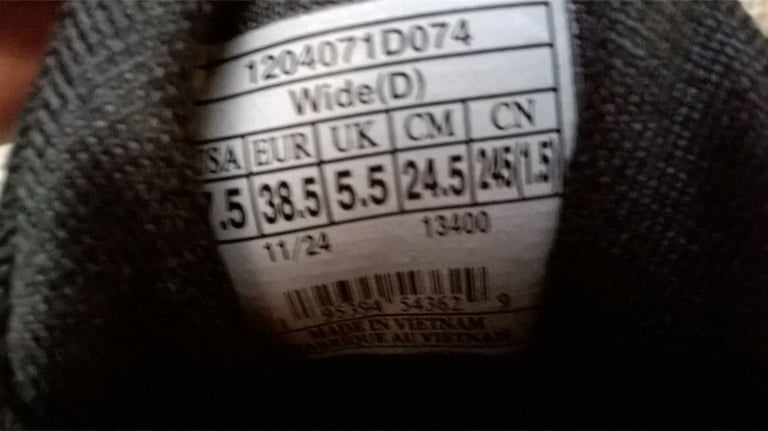 BROOKS GHOST TRAINERS WIDE FIT  RRP £139 FREE POST 