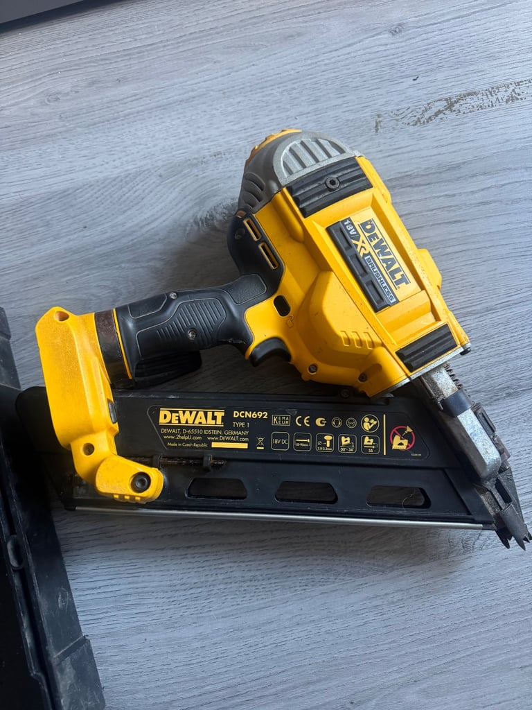 DEWALT Nail gun 