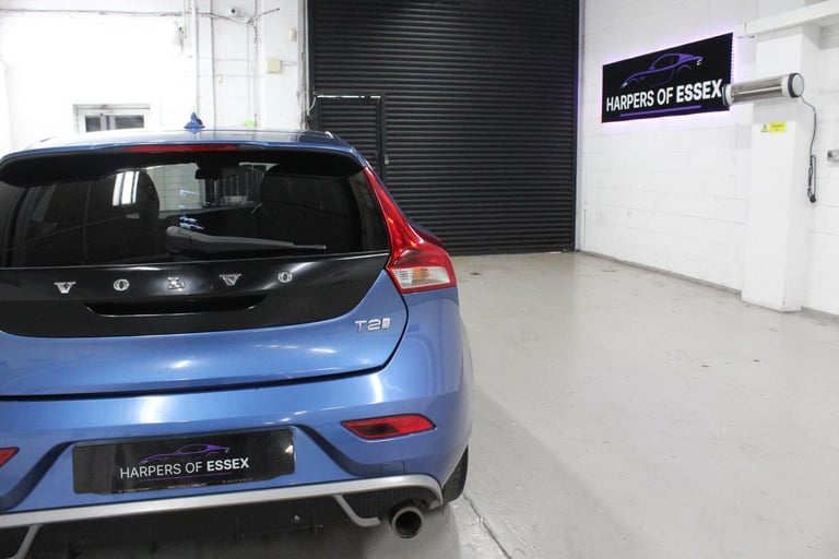 2016 Volvo V40 1.5 T2 R-Design Pro Auto Euro 6 (s/s) 5dr HATCHBACK Petrol Automatic