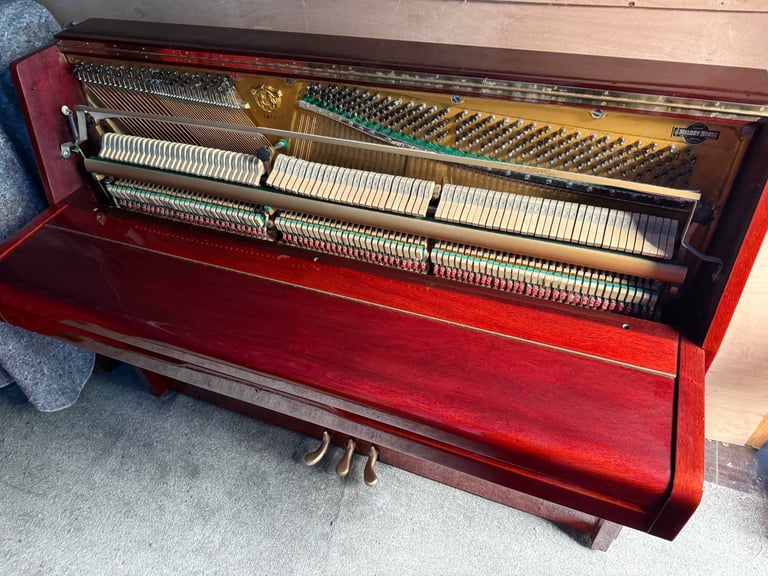 SAMICK FREE DELIVERY FREE STOOL TUNED 