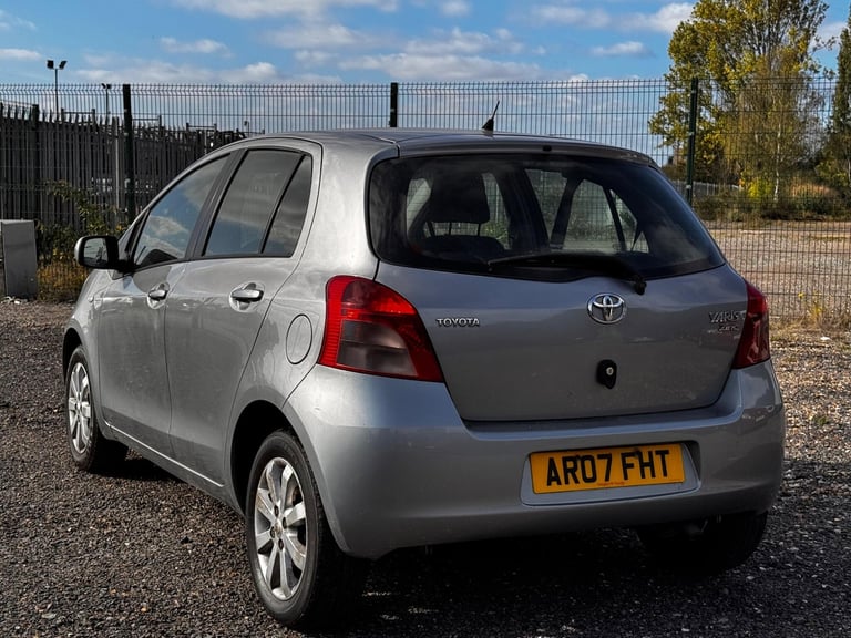  Toyota Yaris 1.3 VVT-i Zinc Hatchback 5dr Petrol Manual (141 g/km, 85 bhp) Petrol Manual