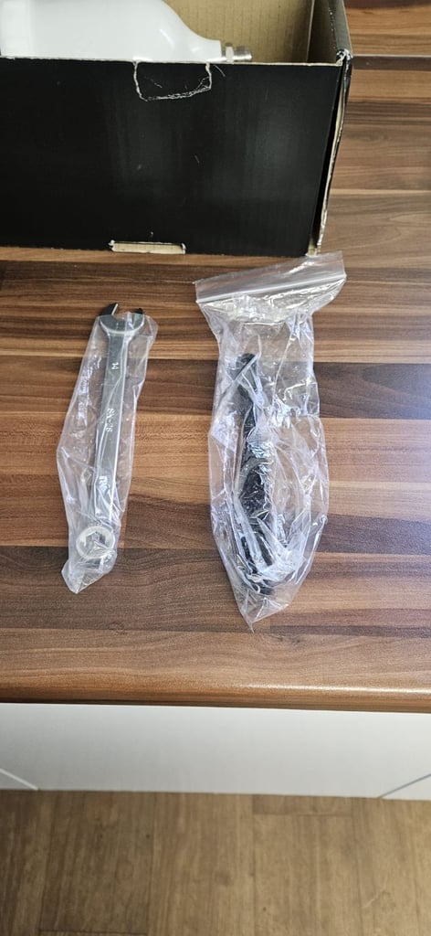 BRAN NEW BOXED DEVIBLISS PRO LITE 1.3 TE10 FOR BASE COAT PAINT AND WATERBOURN PAINT 