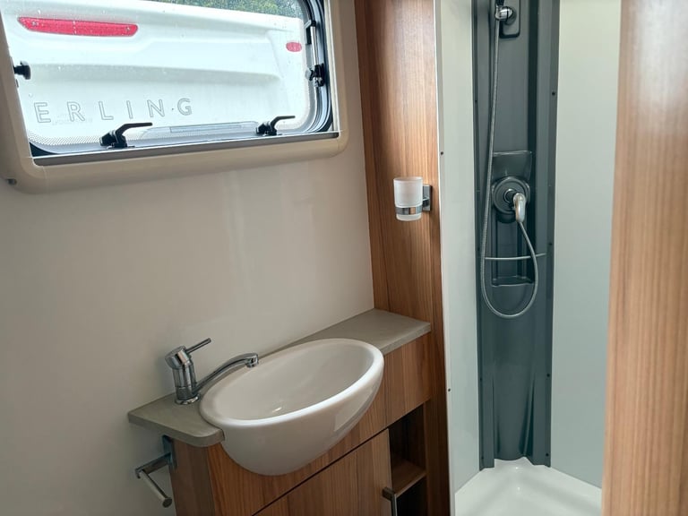 BAILEY PEGASUS VERONA - FIXED BED CARAVAN WITH END WASHROOM AND MOTORMOVER