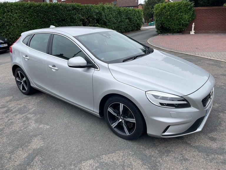 2019 Volvo V40 T2 [122] R DESIGN Nav Plus 5dr Geartronic HATCHBACK Petrol Automatic