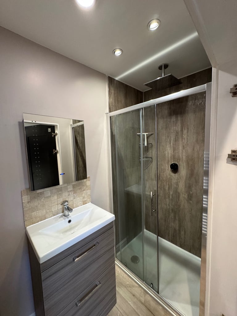 Stunning 1 bed 1 box room with en suite