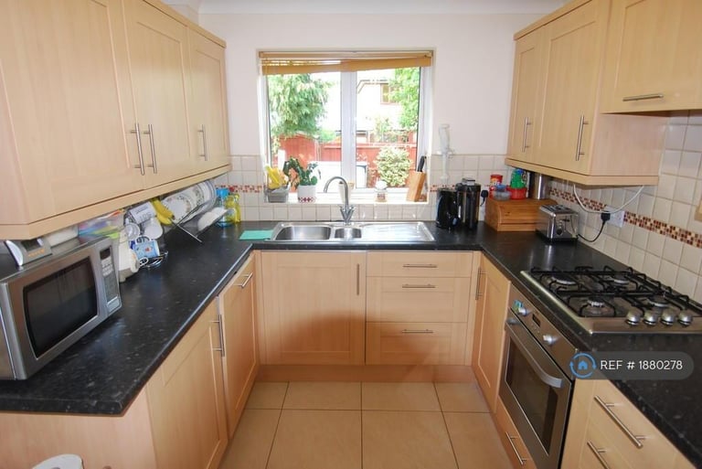 3 bedroom house in Douglas Road, Tonbridge, TN9 (3 bed) (#1880278)