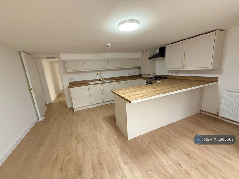 3 bedroom flat in Burton Road, Manchester, M20 (3 bed) (#2665563)
