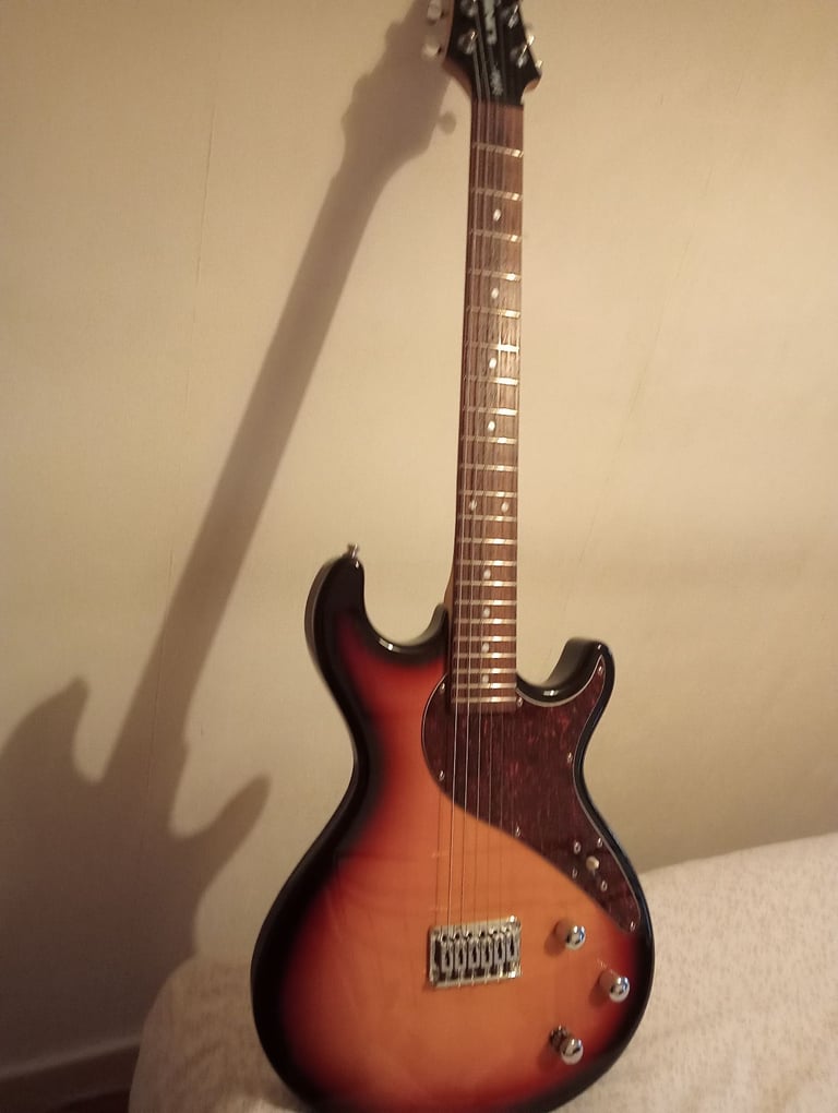 LINE 6 VARIAX 500 MODELING GUITAR