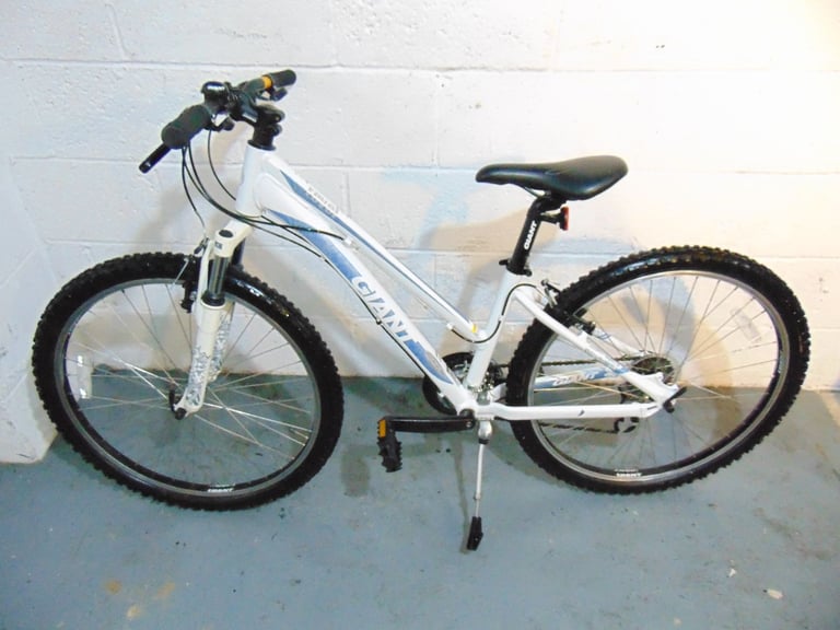 Giant Revel W3 (14" frame, suit teenager/short adult) Hardtail Mountain Bike (free local delivery)