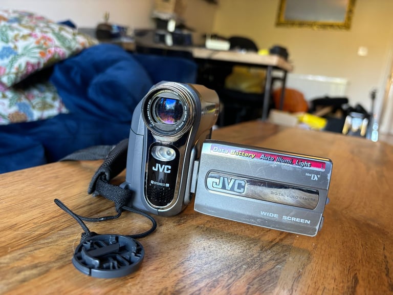 JVC GR-D728EK Digital Video Camera Camcorder