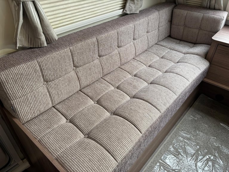2019 Bailey Phoenix Vogue 642 SE Fixed Beds, End Washroom, 12 Months Warranty