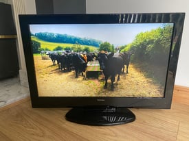32” Technika LCD TV with DVD / FREEVIEW 