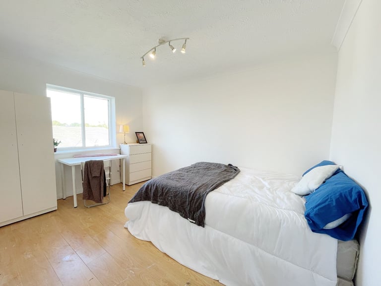 image for 🌼Two Cosy Double Rooms | Single occupancy | in Friendly Bermondsey Flat!🌟